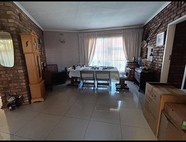 4 BEDROOM HOUSE FOR SALE IN PRIMROSE EAST